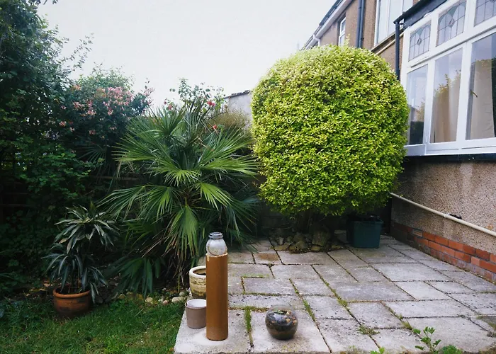 A Cosy Garden Flat In A Quiet Area Close To The City Centre